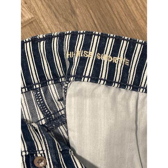 American Eagle Hi-Rise Shortie Denim
Striped Shorts size 2 - Picture 6 of 7